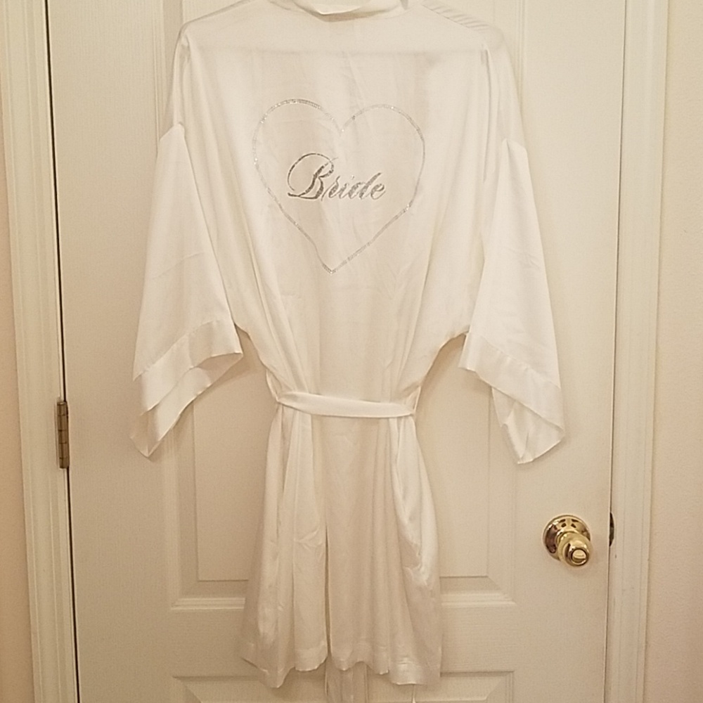 VS Bride Robe - Picture 2 of 4